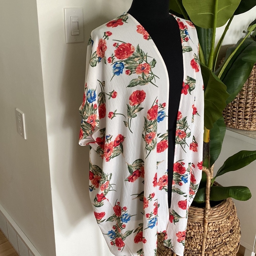 Like New - Floral Kimono - Medium - Picture 2 of 4